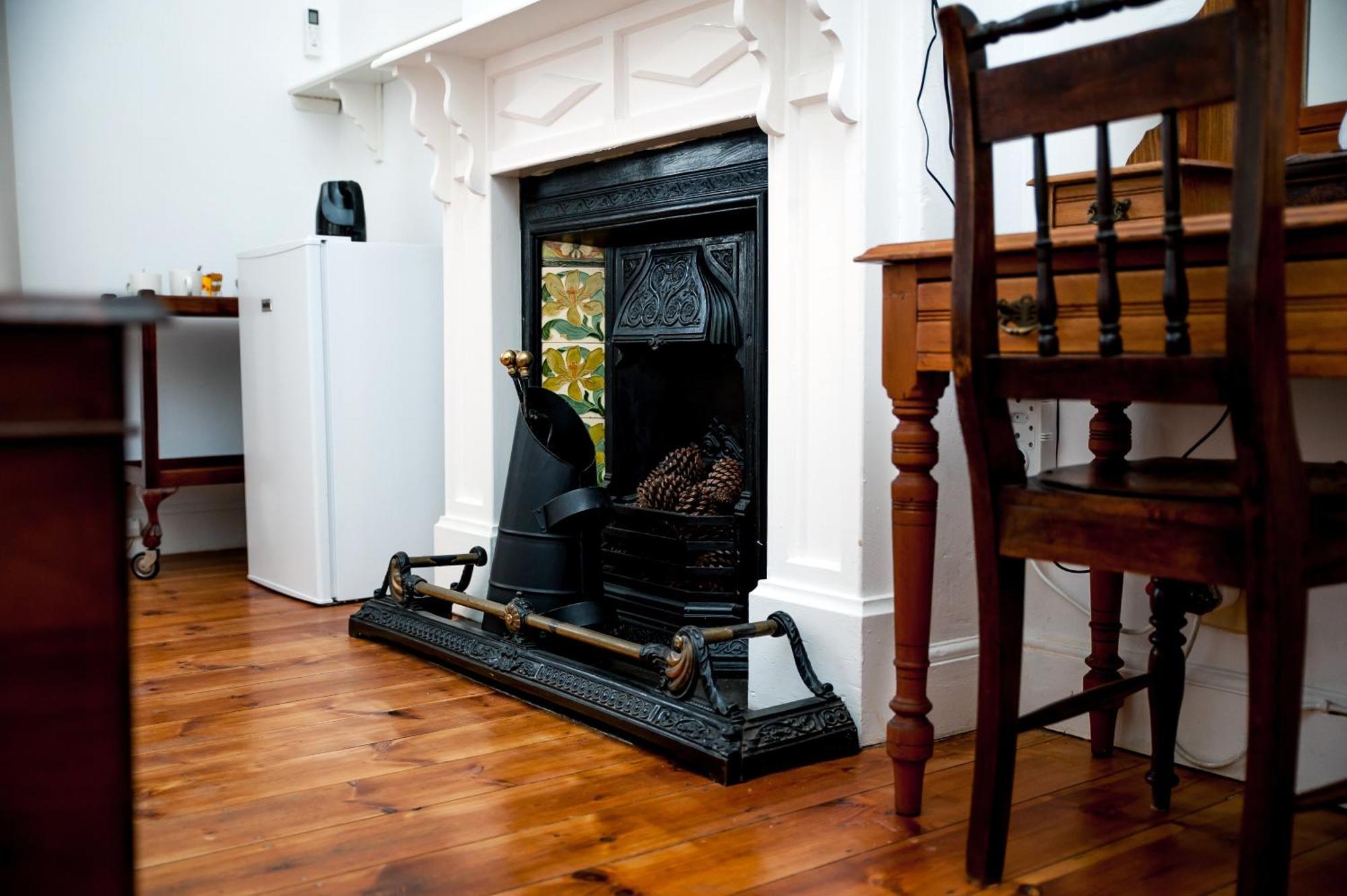 Petal'S Place Robertson Room photo