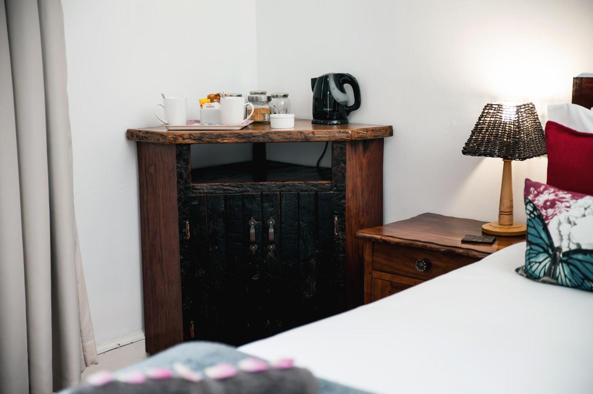 Petal'S Place Robertson Room photo